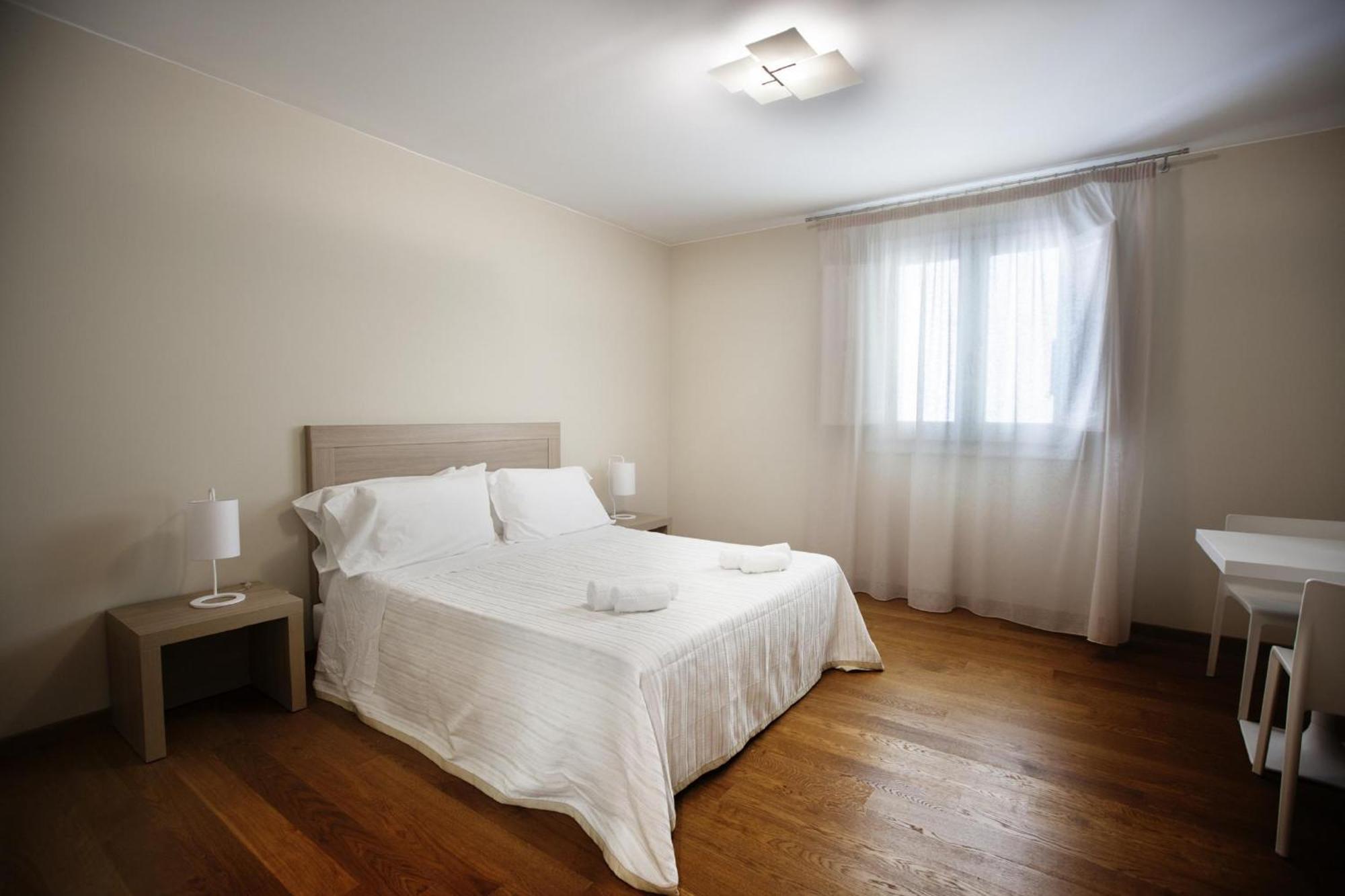 Two-Bedroom Suite,698541759:JPEG
